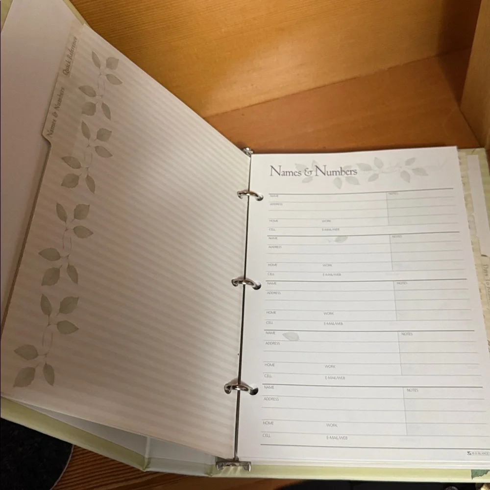 🆕 At A Glance Green Leaf Patterned Address, phone number & more Binder Album